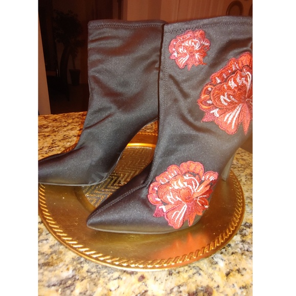Brand New Stylish Ankle Boots! - Picture 4 of 6
